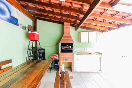 Casa à venda com 140m², 3 quartos e 2 vagas Casa à venda com 140m², 3 quartos e 2 vagasQuintal