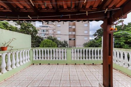 Casa à venda com 140m², 3 quartos e 2 vagas Casa à venda com 140m², 3 quartos e 2 vagasVaranda