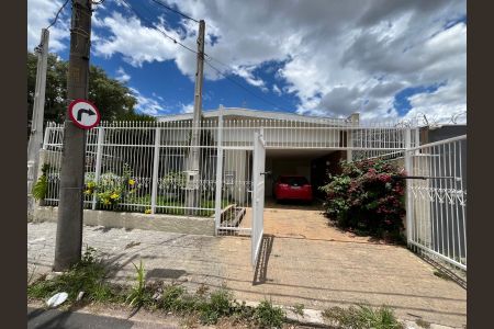 Casa à venda com 150m², 3 quartos e 2 vagas Casa à venda com 150m², 3 quartos e 2 vagasfachada