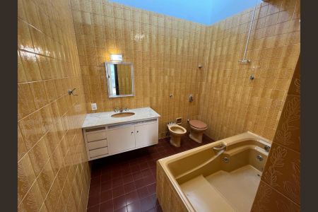 Casa à venda com 150m², 3 quartos e 2 vagas Casa à venda com 150m², 3 quartos e 2 vagasBanheiro