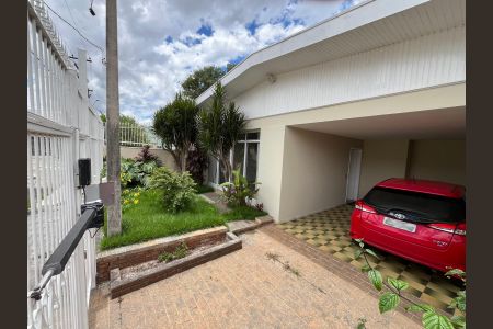 Casa à venda com 150m², 3 quartos e 2 vagas Casa à venda com 150m², 3 quartos e 2 vagasÁrea externa