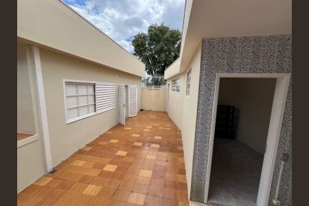 Casa à venda com 150m², 3 quartos e 2 vagas Casa à venda com 150m², 3 quartos e 2 vagasÁrea externa