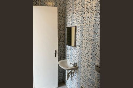 Casa à venda com 150m², 3 quartos e 2 vagas Casa à venda com 150m², 3 quartos e 2 vagasBanheiro