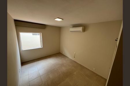 Casa à venda com 150m², 3 quartos e 2 vagas Casa à venda com 150m², 3 quartos e 2 vagasQuarto