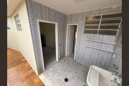 Casa à venda com 150m², 3 quartos e 2 vagas Casa à venda com 150m², 3 quartos e 2 vagasÁrea de serviço