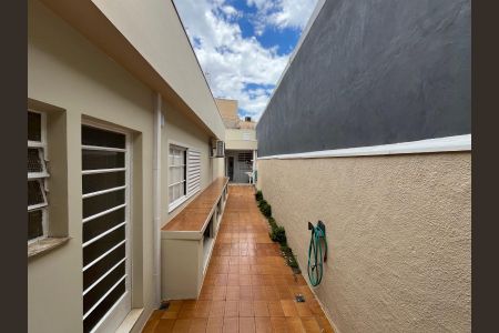 Casa à venda com 150m², 3 quartos e 2 vagas Casa à venda com 150m², 3 quartos e 2 vagasÁrea externa