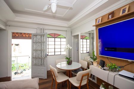 Casa à venda com 360m², 2 quartos e 3 vagasSala