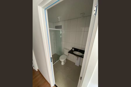 Banheiro de apartamento para alugar com 2 quartos, 55m² em Jardim Itapark Velho, Mauá