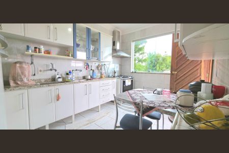 Casa à venda com 630m², 4 quartos e 8 vagasCozinha - Armários