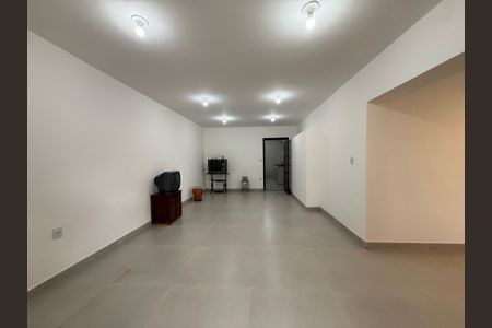 Casa para alugar com 250m², 4 quartos e 3 vagas
