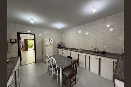 Casa para alugar com 250m², 4 quartos e 3 vagas