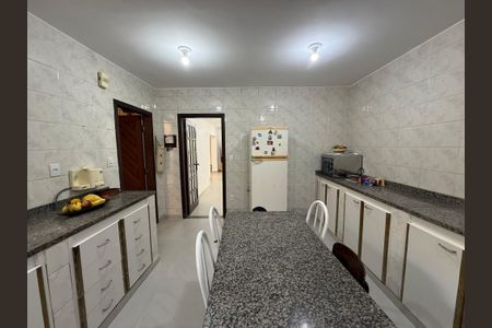 Casa para alugar com 250m², 4 quartos e 3 vagas