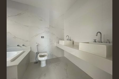 Casa à venda com 5 quartos, 380m² em Barra da Tijuca, Rio de Janeiro