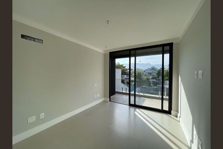 Casa à venda com 5 quartos, 380m² em Barra da Tijuca, Rio de Janeiro