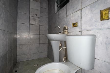 Banheiro de casa para alugar com 2 quartos, 70m² em Vila Alzira, Guarulhos