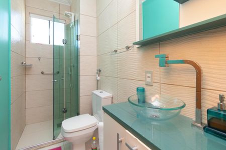 Banheiro de apartamento à venda com 1 quarto, 46m² em Nonoai, Porto Alegre