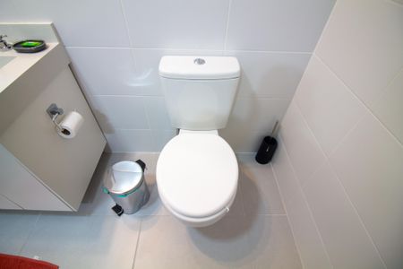 Banheiro de kitnet/studio para alugar com 1 quarto, 26m² em Jardim das Acacias, São Paulo