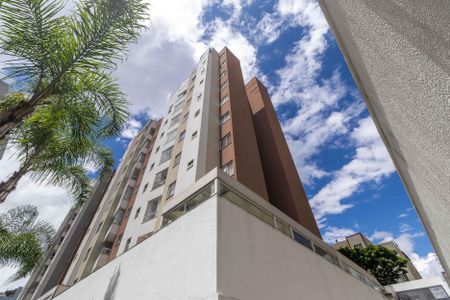 Apartamento para alugar com 60m², 2 quartos e 1 vaga Apartamento para alugar com 60m², 2 quartos e 1 vagaFachada
