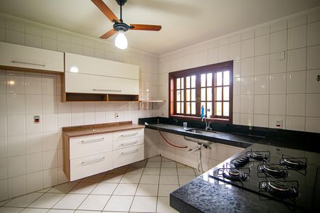 Casa de condomínio para alugar com 175m², 3 quartos e 3 vagasCozinha