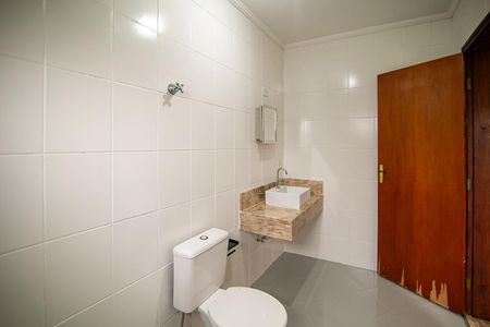 Casa de condomínio para alugar com 175m², 3 quartos e 3 vagas Casa de condomínio para alugar com 175m², 3 quartos e 3 vagasBanheiro da Suíte 1