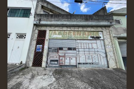 Casa para alugar com 100m², 2 quartos e sem vagaFachada + Placa