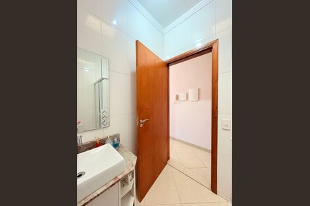 Casa de condomínio à venda com 84m², 3 quartos e 2 vagasBanheiro Social