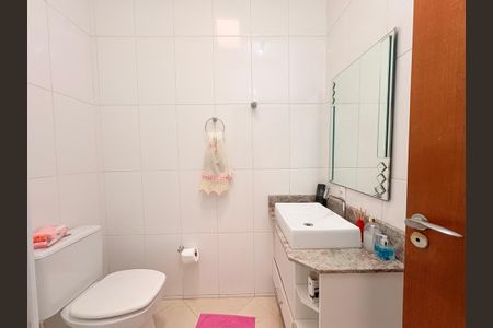 Casa de condomínio à venda com 84m², 3 quartos e 2 vagasBanheiro Social