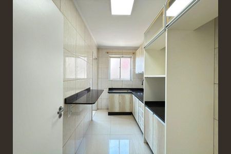 Cozinha  de apartamento para alugar com 2 quartos, 65m² em Passo d’Areia, Porto Alegre