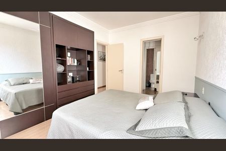 Apartamento à venda com 206m², 3 quartos e 2 vagasSuíte 1