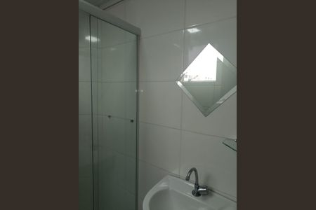 Banheiro de kitnet/studio para alugar com 1 quarto, 30m² em Centro, Curitiba