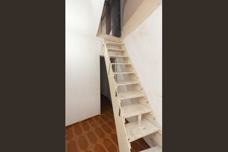 Casa para alugar com 130m², 3 quartos e 1 vaga Casa para alugar com 130m², 3 quartos e 1 vagaEscada