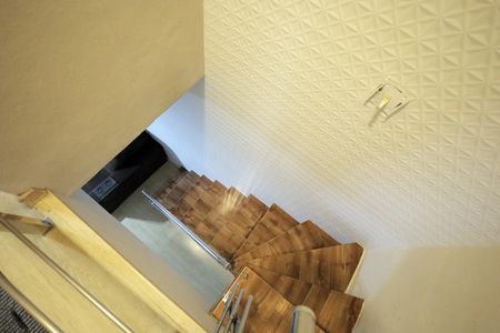 Casa para alugar com 132m², 2 quartos e 2 vagasEscada