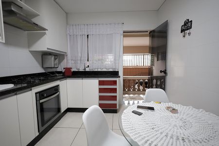 Casa para alugar com 132m², 2 quartos e 2 vagasCozinha