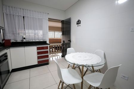 Casa para alugar com 132m², 2 quartos e 2 vagasCozinha