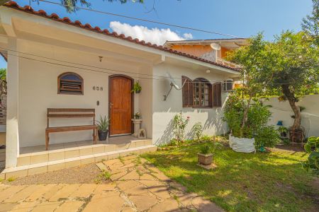 Casa à venda com 290m², 6 quartos e 4 vagasFachada