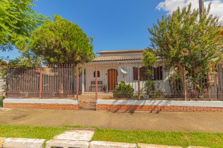 Casa à venda com 290m², 6 quartos e 4 vagasFachada