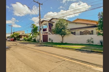 Casa à venda com 290m², 6 quartos e 4 vagasFachada Lateral