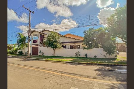 Casa à venda com 290m², 6 quartos e 4 vagasFachada Lateral