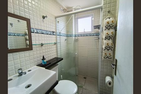 Banheiro de apartamento para alugar com 1 quarto, 40m² em Vila Tupi, Praia Grande