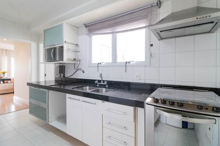 Apartamento para alugar com 130m², 2 quartos e 2 vagas Apartamento para alugar com 130m², 2 quartos e 2 vagasCozinha