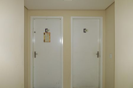 Apartamento para alugar com 45m², 2 quartos e 1 vagaÁrea comum - Porta do imóvel