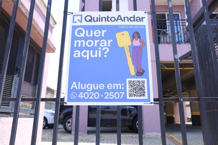 Apartamento para alugar com 45m², 2 quartos e 1 vagaPlaca instalada no portão do condomínio - Código da placa: YEQA-89