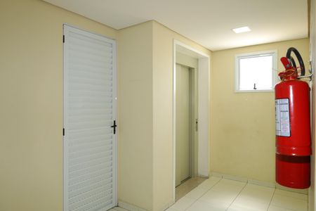 Apartamento para alugar com 45m², 2 quartos e 1 vagaÁrea comum - Saguão do andar