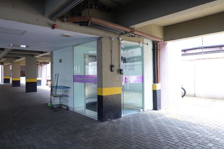 Apartamento para alugar com 45m², 2 quartos e 1 vagaÁrea comum - Saguão do prédio