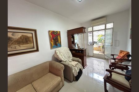 Casa para alugar com 220m², 3 quartos e 2 vagasSala