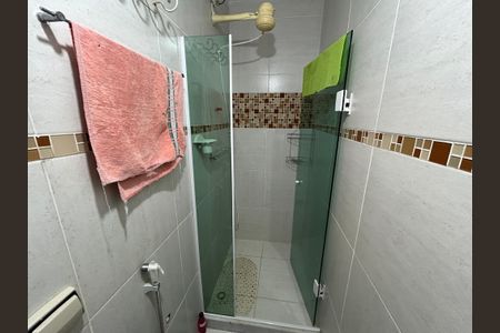 Casa para alugar com 220m², 3 quartos e 2 vagasBanheiro Social