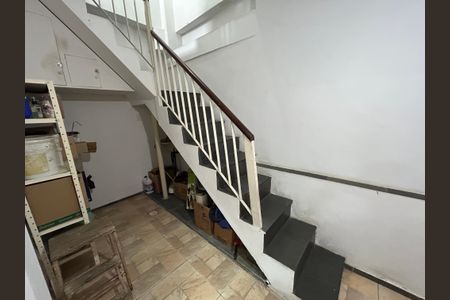 Casa para alugar com 220m², 3 quartos e 2 vagasEscada