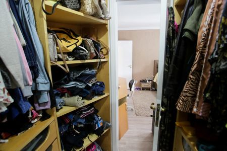 Casa de condomínio à venda com 600m², 4 quartos e 5 vagasCloset da Suíte 1