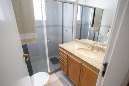 Casa de condomínio à venda com 600m², 4 quartos e 5 vagasBanheiro da Suíte 4