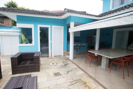 Casa de condomínio à venda com 600m², 4 quartos e 5 vagasVaranda